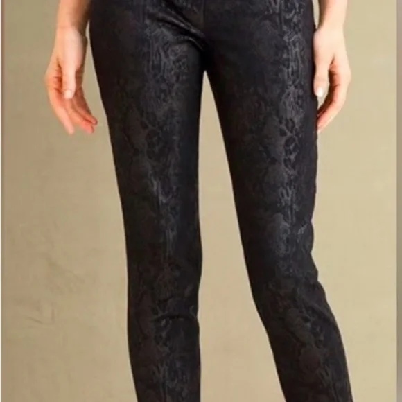 Chico's Black Pull on Foil Snakeskin Jeans for Women, Size 10 - Picture 1 of 7